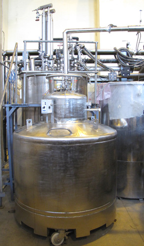 Liquid Helium (LHe) Dewar of 1000 L Nominal Capacity